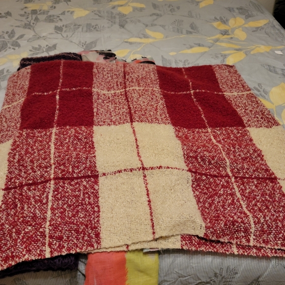 WINTER SCARVES - Picture 8 of 8